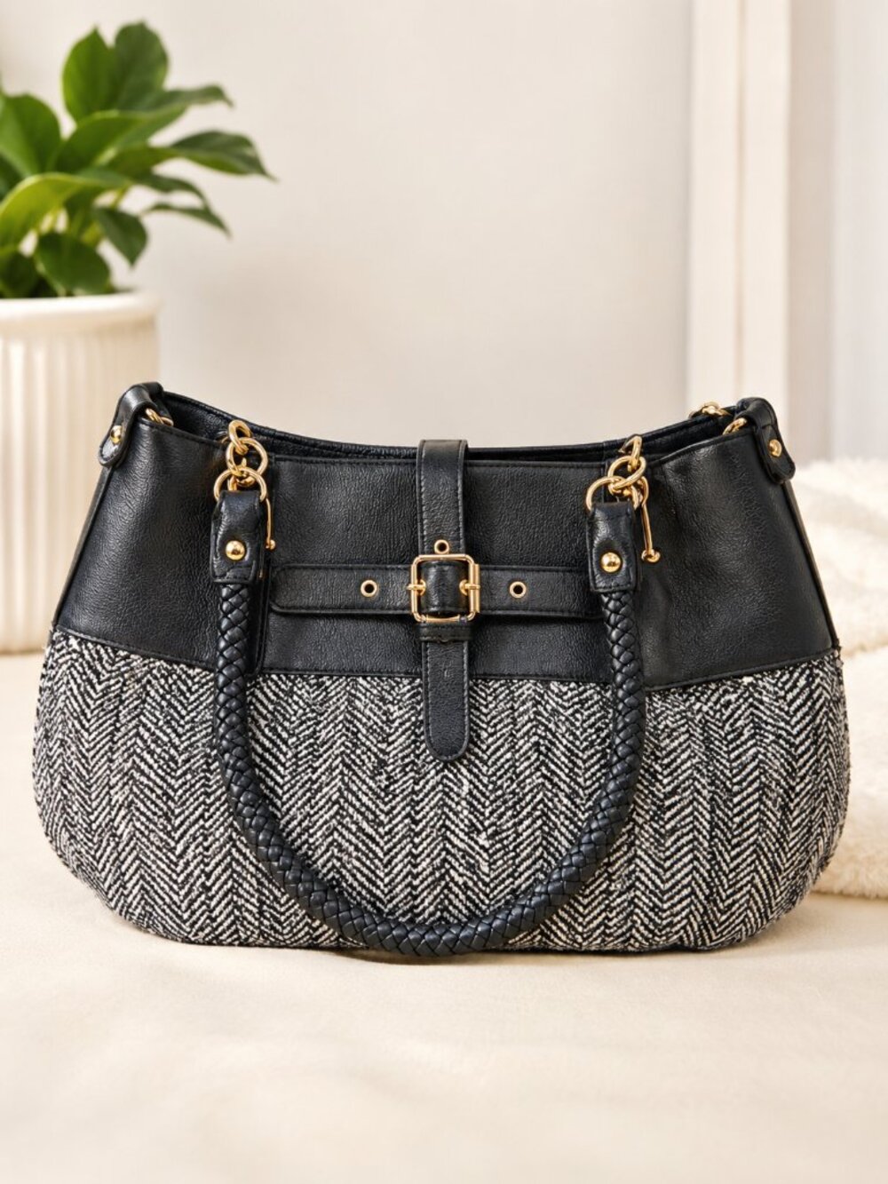 Black Rivet Black and white Purse
